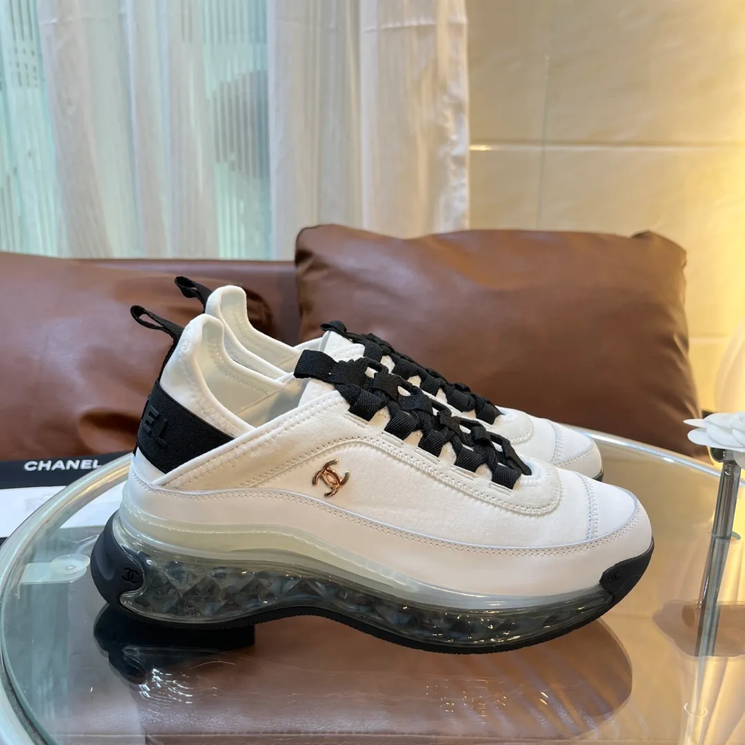 👟👟Ex-factory price 600👟👟 [Long-term supply of high-end versions] ⚠️Note: This model has many colors and the market has a complete range of colors. Welcome to consult ~ chanel Chanel Xiaoxiang casual sports shoes for couples and dad shoes for couples. The original version of the counter is 1:1, each color is accurately matched, and the internal standard is coded. ❣️Fabric material: original imported cow down + imported fabric, ❣️Inner material: imported breathable velvet, ❣️Outsole material: Original 1:1 mold opening, 3 layers of TPU ❣️Number of sizes: Women's 35-42 Men's 39-46 (Men's ➕10) Couple's version (with full set of high-end packaging)